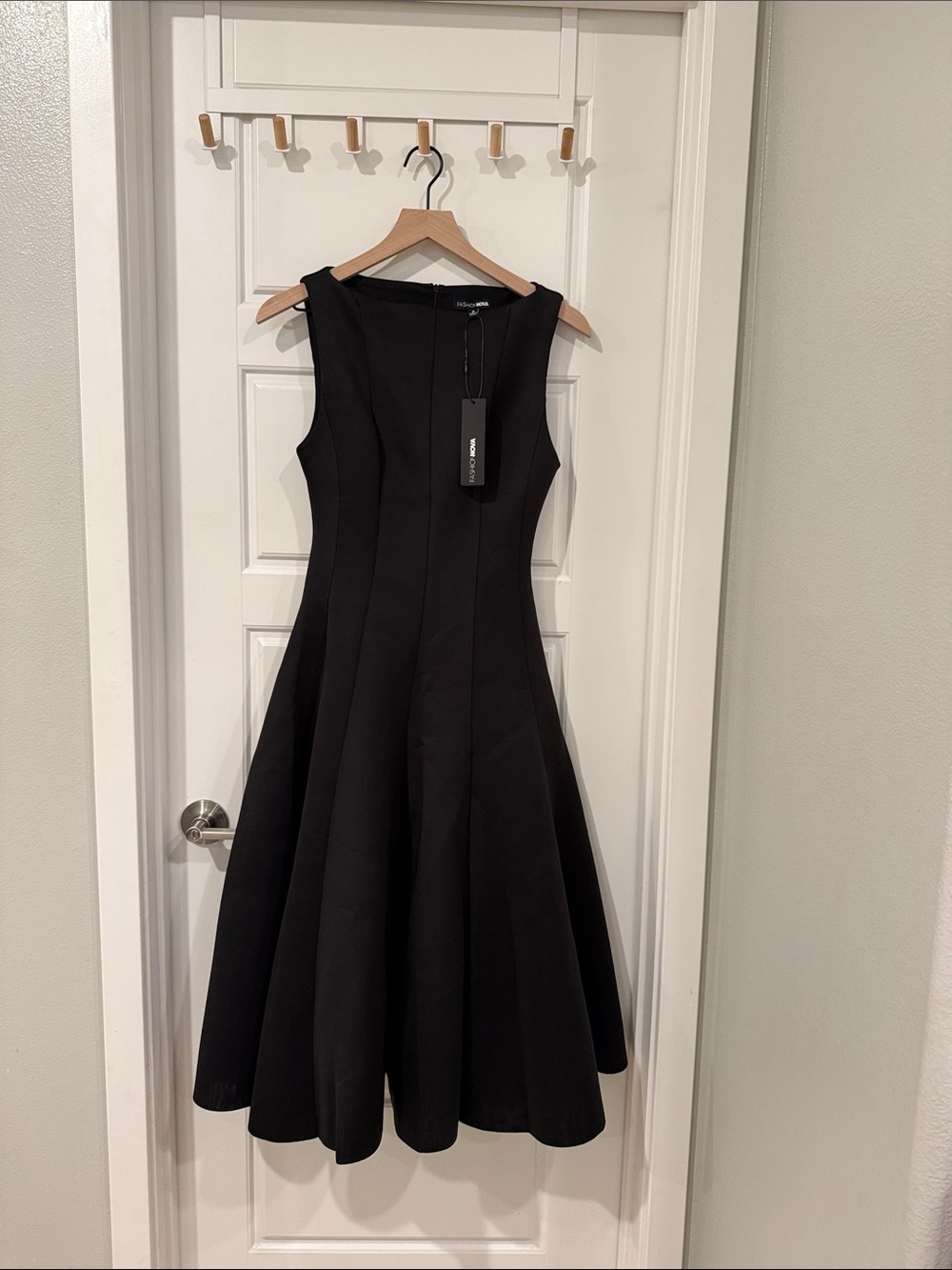 Fashion Nova Black Sleeveless Fit-and-Flare Midi Dress